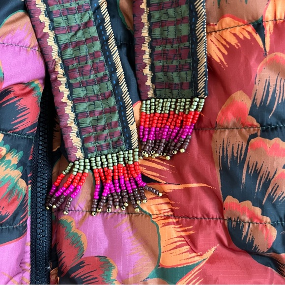 NWOT Farm Rio Crazy Mix Belted Puffer Jacket L - Picture 9 of 15